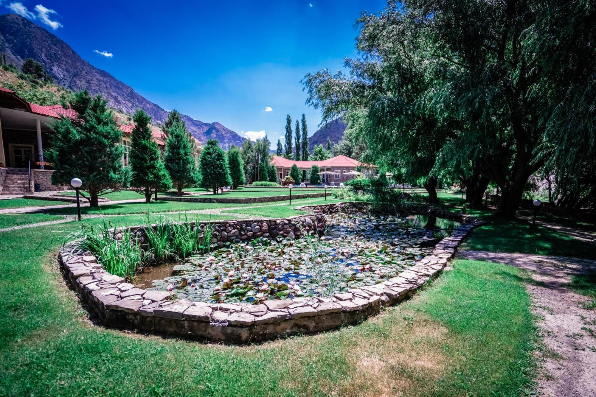 Chatcal Mountains Resort Burchmulla Esterno foto