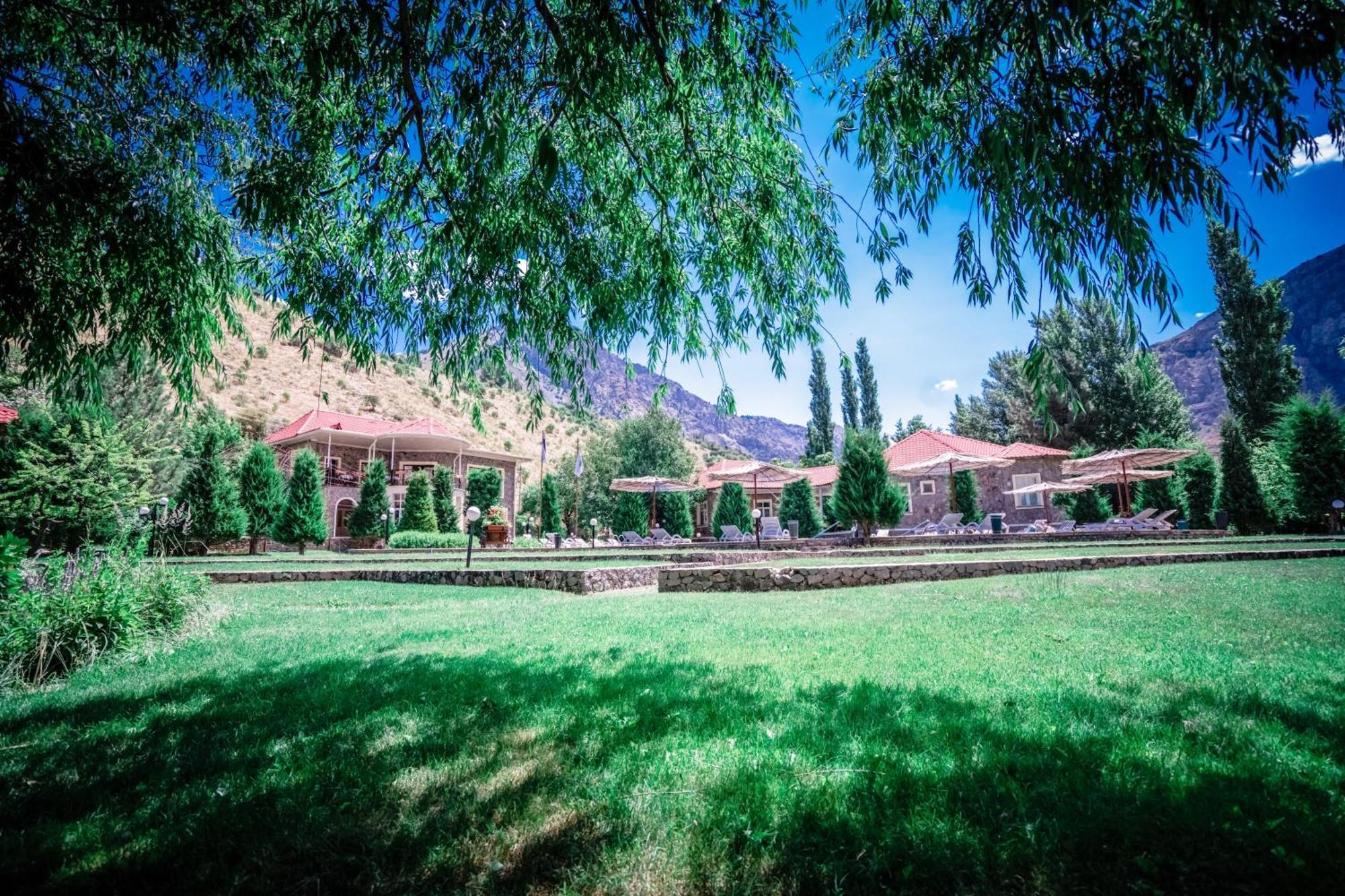 Chatcal Mountains Resort Burchmulla Esterno foto