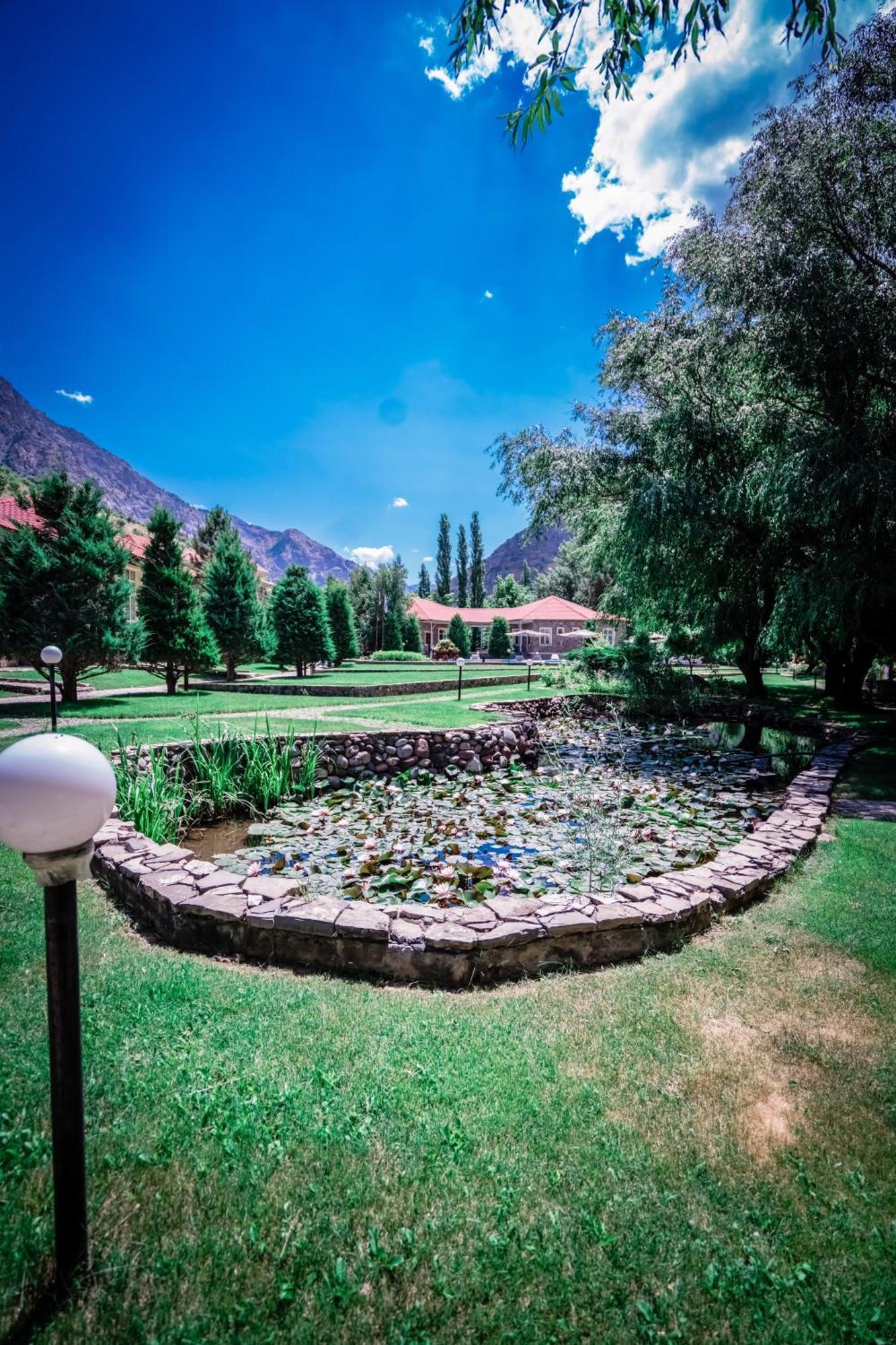Chatcal Mountains Resort Burchmulla Esterno foto