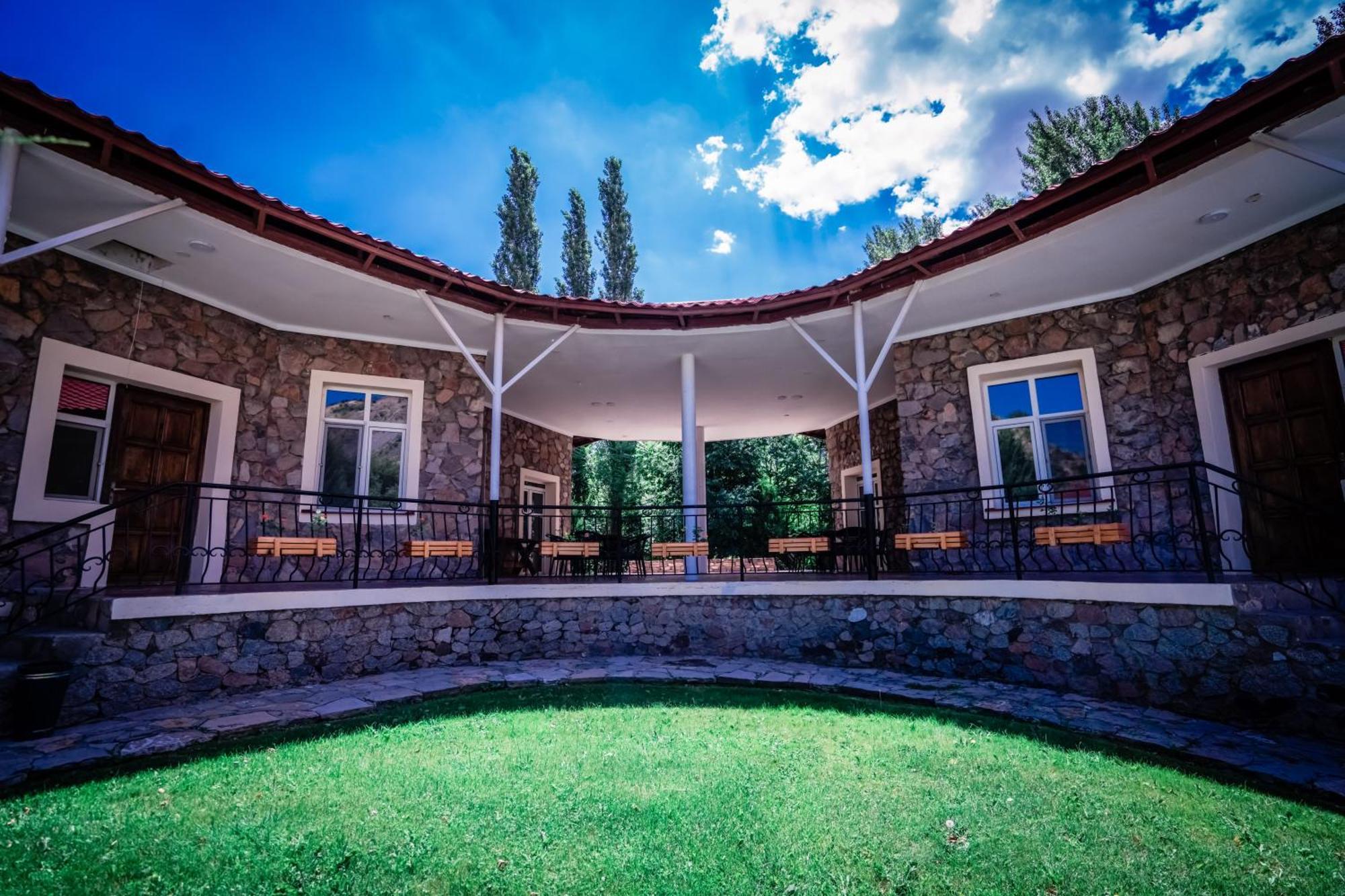 Chatcal Mountains Resort Burchmulla Esterno foto